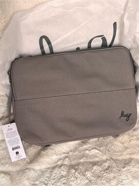 NWT Lug Delta Matte Luxe VL Laptop Crossbody Bag, Pearl Grey